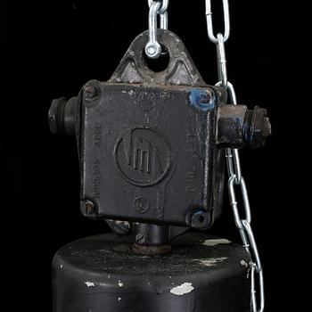 TAKLAMPA, industri, omkring 1900-talets mitt. Höjd 70 cm.