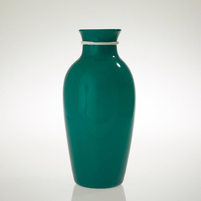 An emerald green 'Cinese' vase, probably by Carlo Scarpa, Venini, Italy.