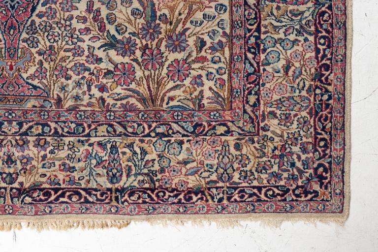 A semi antique Kirman rug, South Persia, c. 228 x 136 cm.