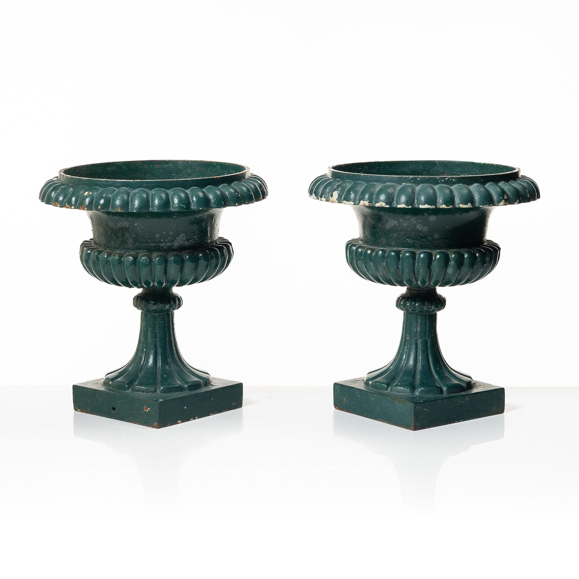 Trädgårdsurnor, ett par, No. 1, Husqvarna, omkring 1900.