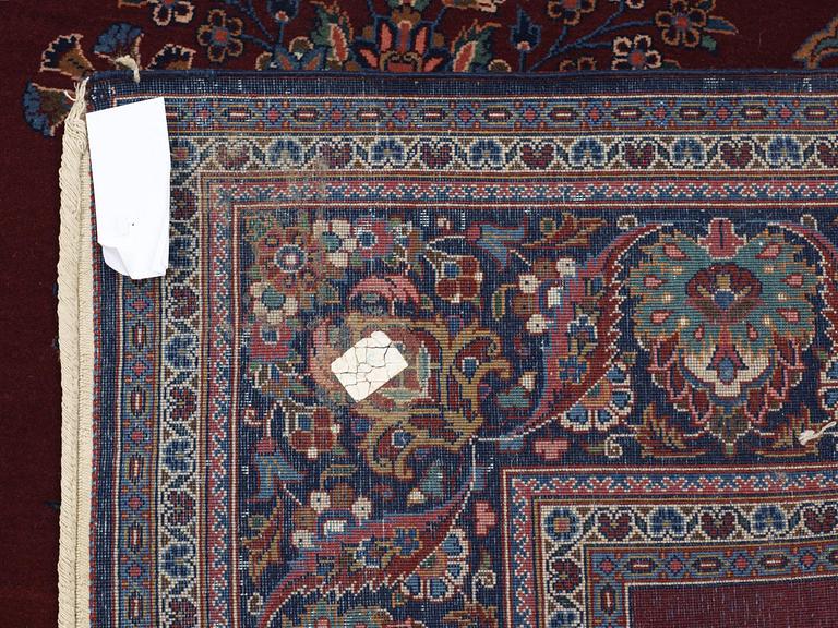 SEMI-ANTIQUE KASHAN. 204 x 132 cm.