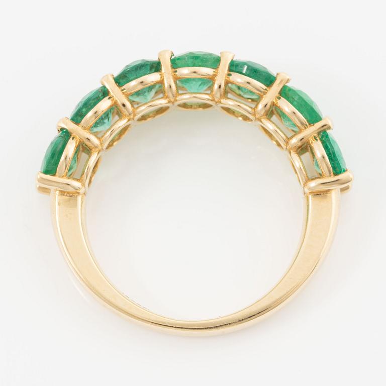 Ring, 18K gold with oval-cut emeralds.