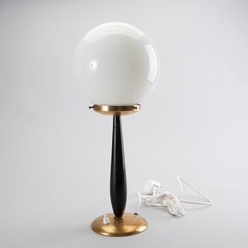 A mid 20th century table lamp.