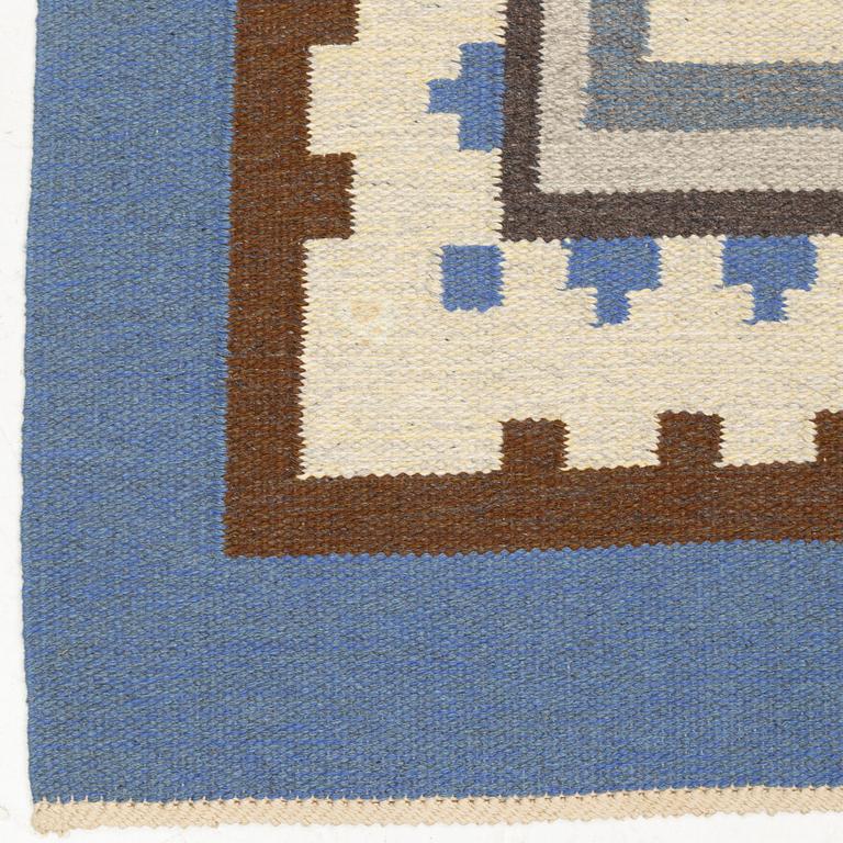 A Swedish flat weave rug, c. 304 x 197 cm.