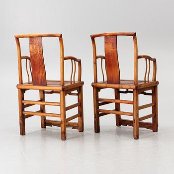 Karmstolar, ett par, hardwood, Kina, 1900-tal.