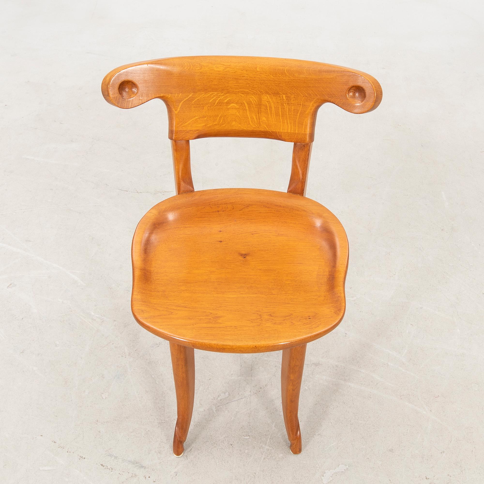 Antoni Gaudí, "Batlló" chair numbered CXVII.
