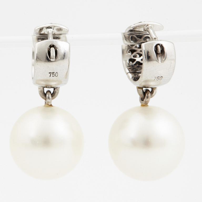 Pendant and earrings, cultured South sea pearls, small brilliant-cut diamonds, with white gold chain.