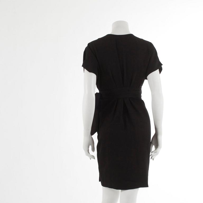 DIANE VON FURSTENBERG, a black wrap dress. Size US 6.