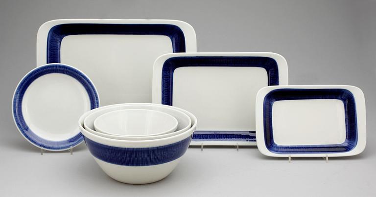 SERVISDELAR, 106 st, porslin, "Koka Blå", Hertha Bengtsson, Rörstrand, 1900-tal.