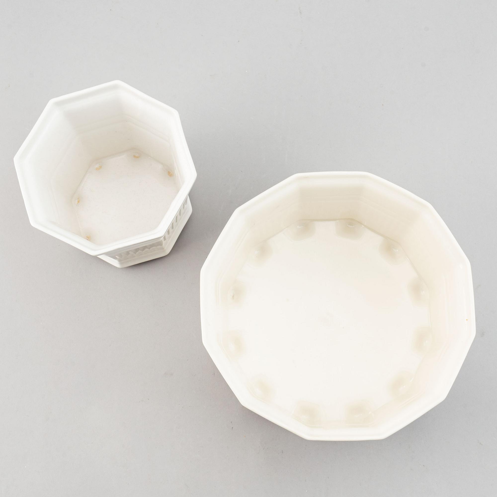 A set of five Waldemarsudde flower pots, Rörstrand, 20th Century.