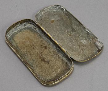 KALENDERDOSA, mässing, 1700-tal.