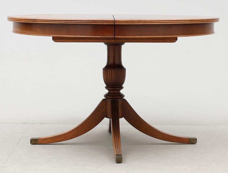 MATSALSGRUPP, 13 delar. Engelsk stil. 1900-tal.