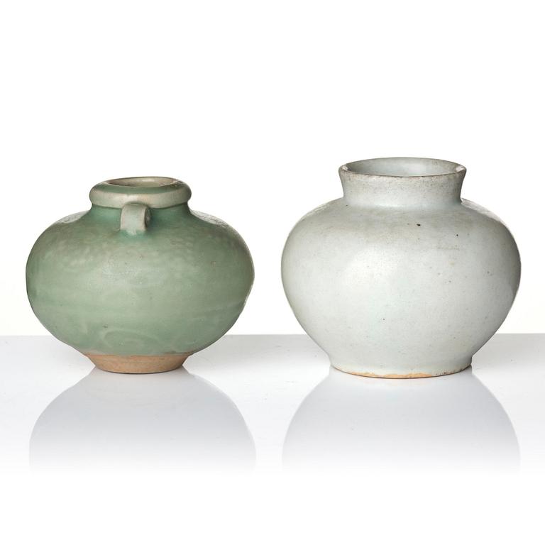 A group lot of ceramics for the Southeast Asian market, 14/16th century. (7 pieces).