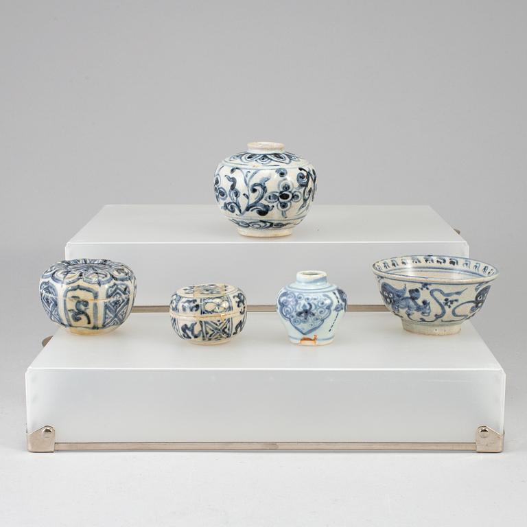 A group of blue and white ceramics, South East Asia, 18/19th Century.