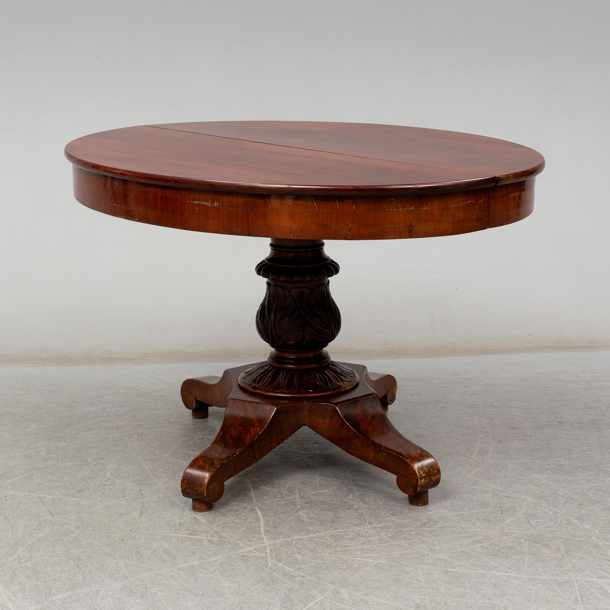 A late Empire Dinner table, 19th century.