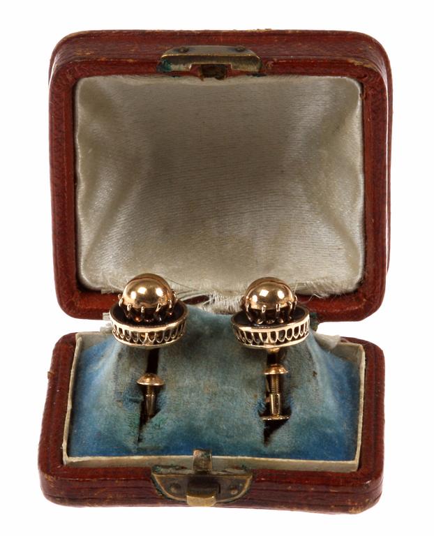 ÖRHÄNGE, 18 k guld med svart emalj. 1800/1900-tal.