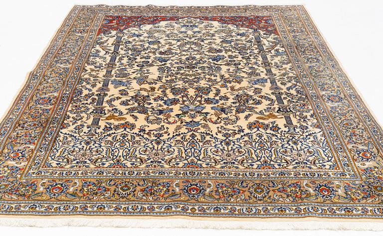 An oriantal carpet, c. 295 x 205 cm.