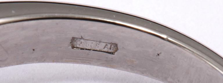 RING, 18k vitguld, med blå safir ca 2.50 ct och 2 briljantslipade diamanter, tot 0.30 ct, Alessandria, Italien, Vikt 5 g.