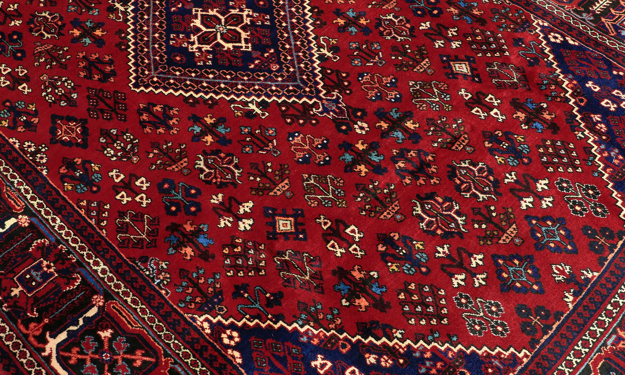 Matta, Joshaghan, 321 x 215 cm.