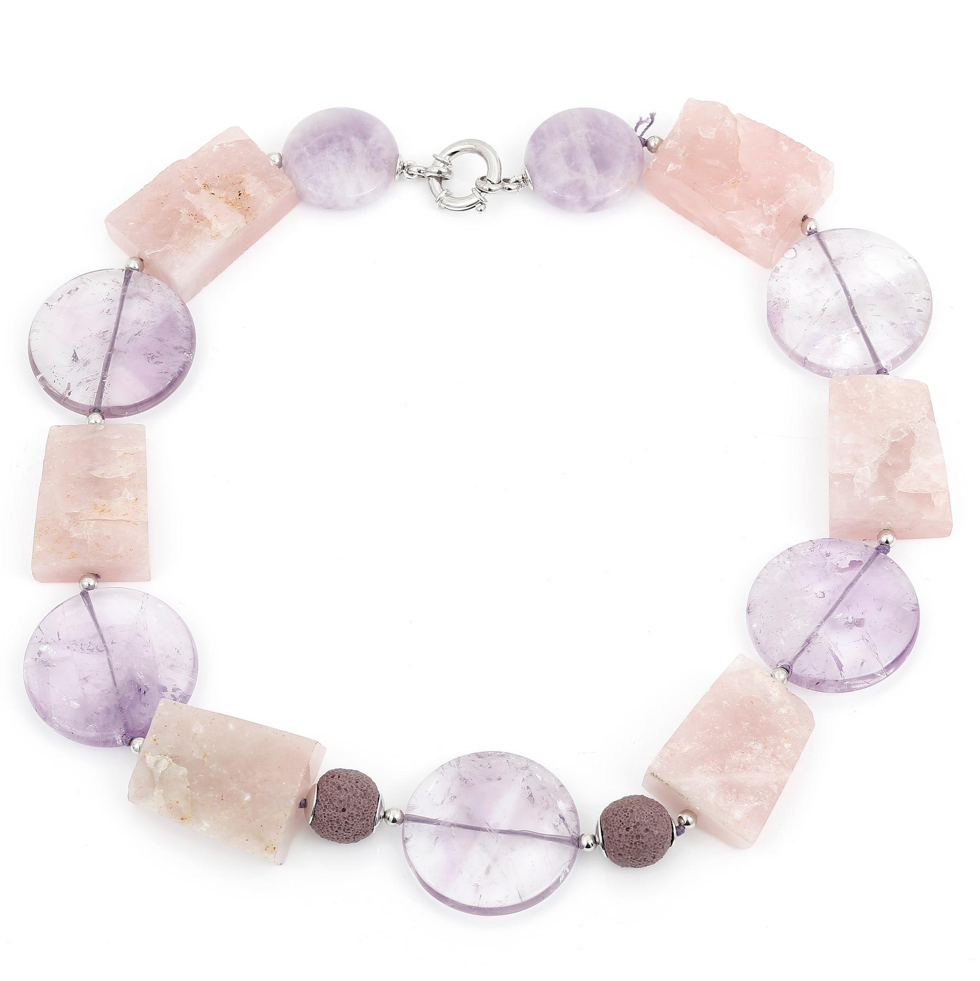 HALSBAND, med ametister, rosa kvarts och lava stenar, Italien, nytillverkad.