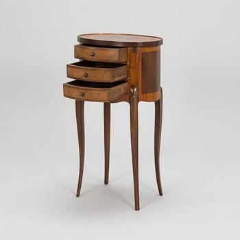 An early 20th century sidetable.