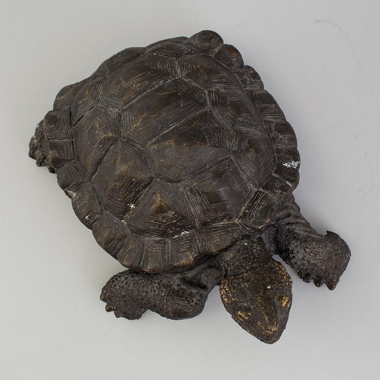 A tortoise bronze sculpture, late 20th century.