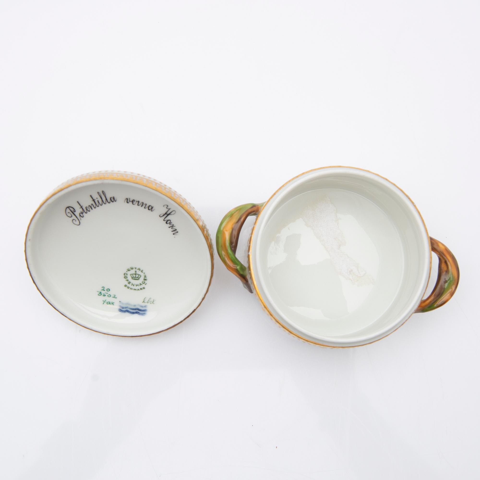 Royal Copenhagen, Sugar bowl with lid, porcelain. "Flora Danica", Royal Copenhagen, Denmark, 20th century.