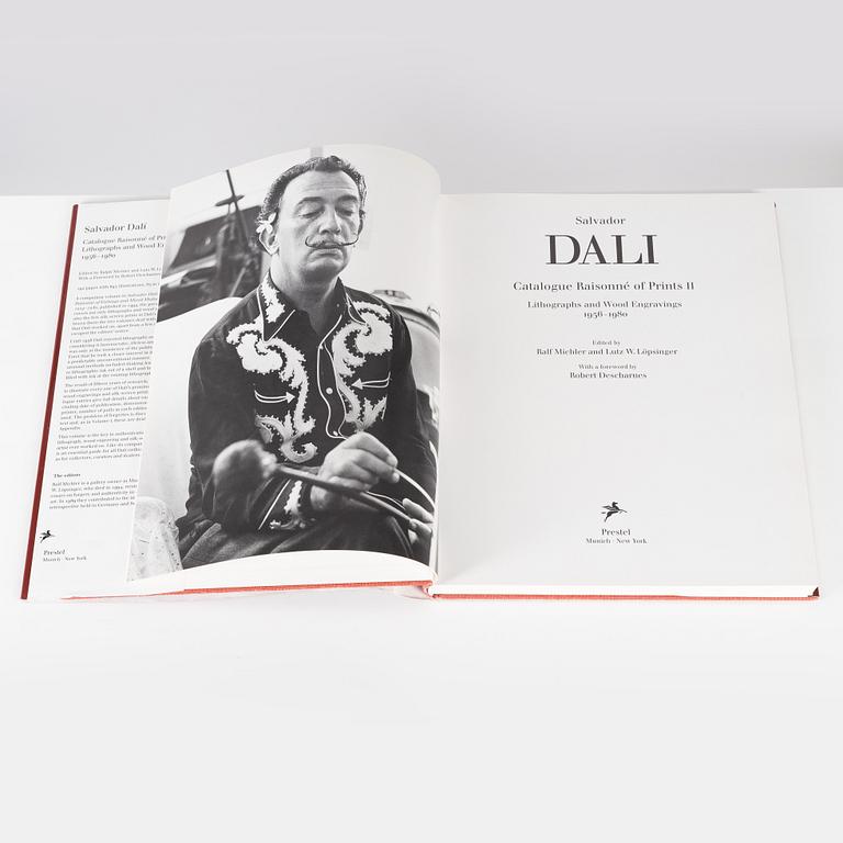 Böcker, Salvador Dalí, Catalogue Raisonné of Etchings and Mixed-Media Prints och Catalogue Raisonne of Prints, vol I-II.