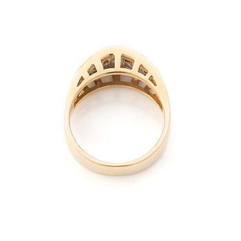 Ring, 18K white gold with brilliant-cut diamonds.