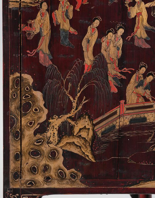 Skåp, förgyllt och rödlackerat. Qingdynastin, 17/1800-tal.