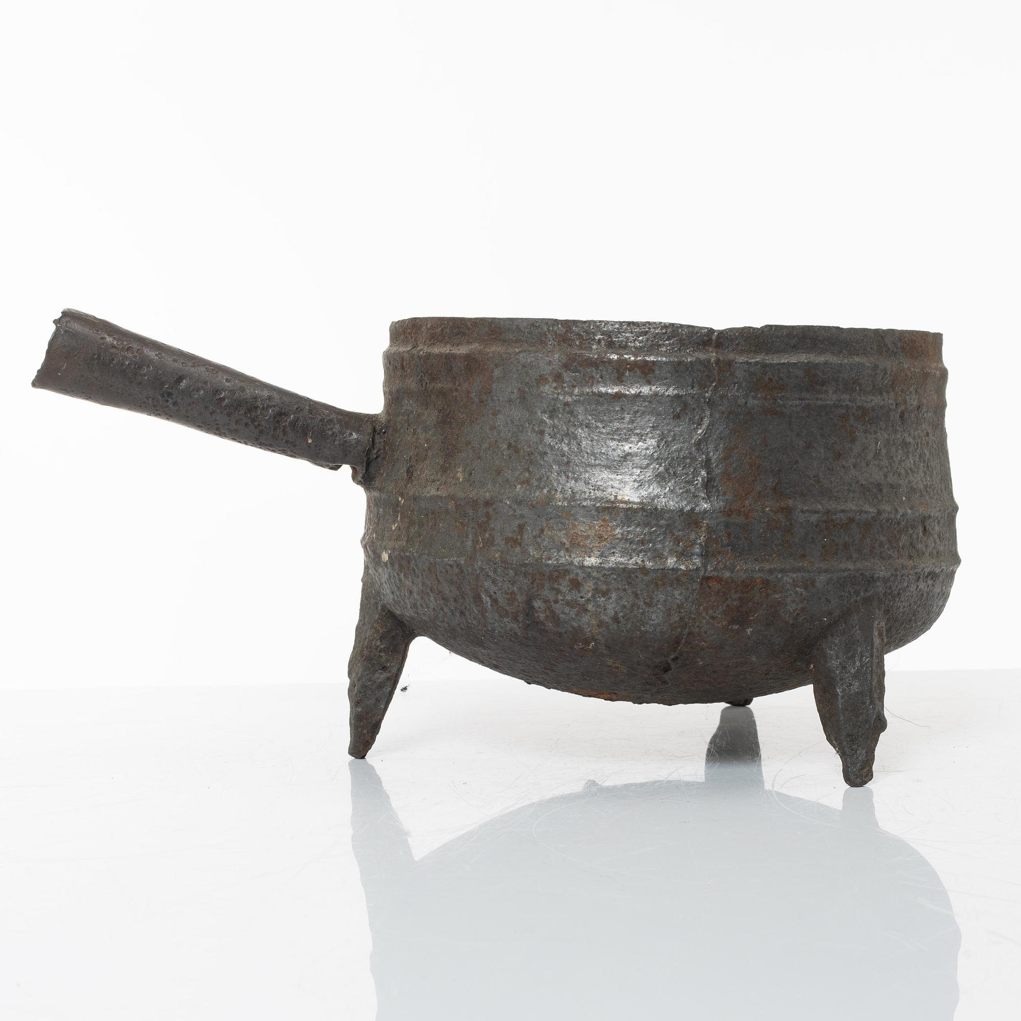Gryta och stekpanna med trefot, 1700- / 1800-tal.
