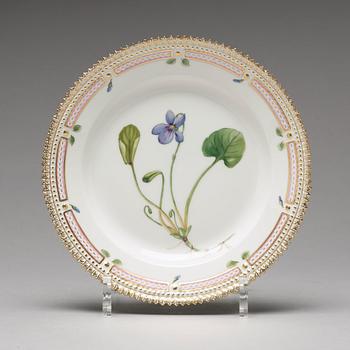 A set of 7 Royal Copenhagen "Flora Dancia" dishes, Denmark, 20th Century.