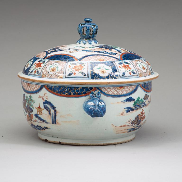 TERRIN med LOCK, porslin. Qingdynastin, Qianlong (1736-95).