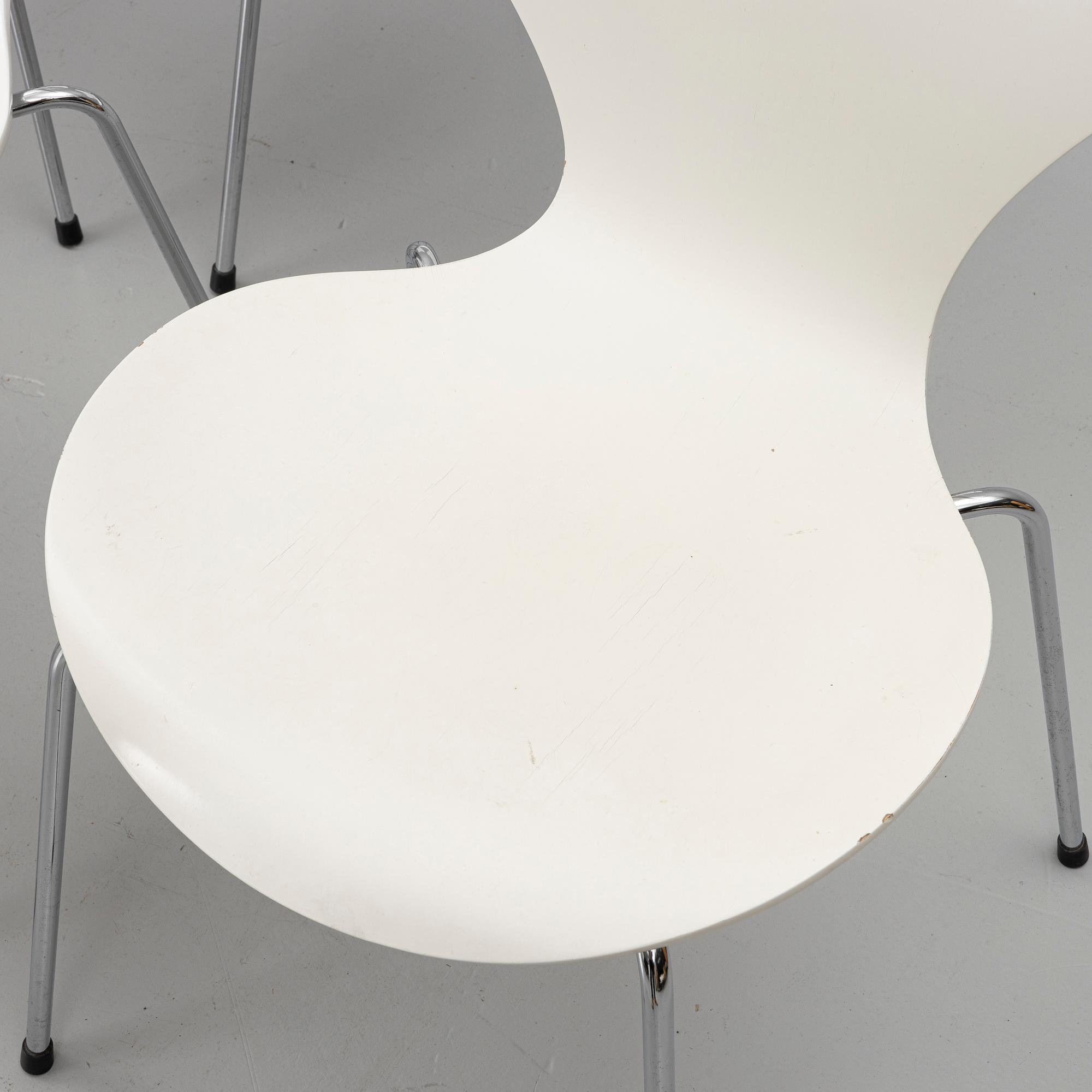 Arne Jacobsen, A set of  8 chairs, "The Seven", Fritz Hansen, Denmark, 1997 and 2005.