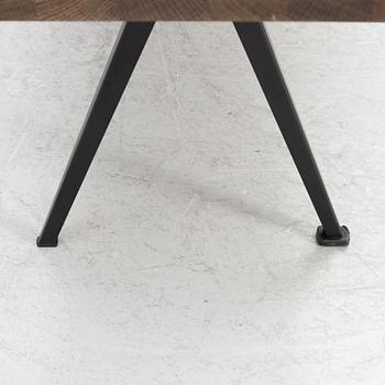 Friso Kramer & Wim Rietveld, bänkar, ett par, "Pyramid", HAY, Danmark.