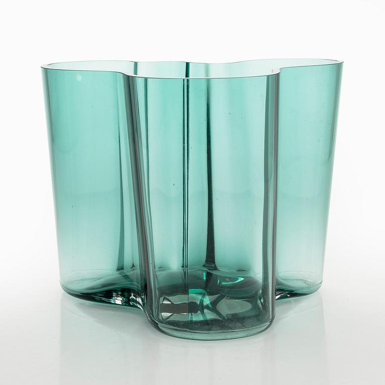 Alvar Aalto, vas "3030", signerad Alvar Aalto.