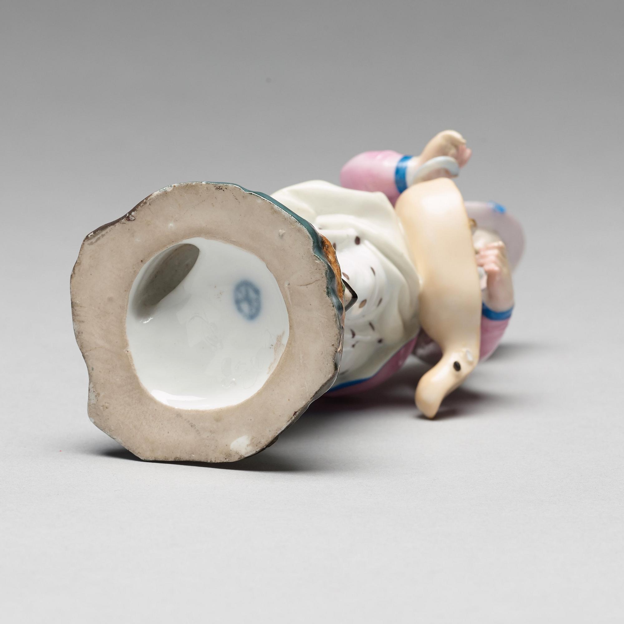FIGURIN, porslin. Höchstliknande märke, omkring 1900.