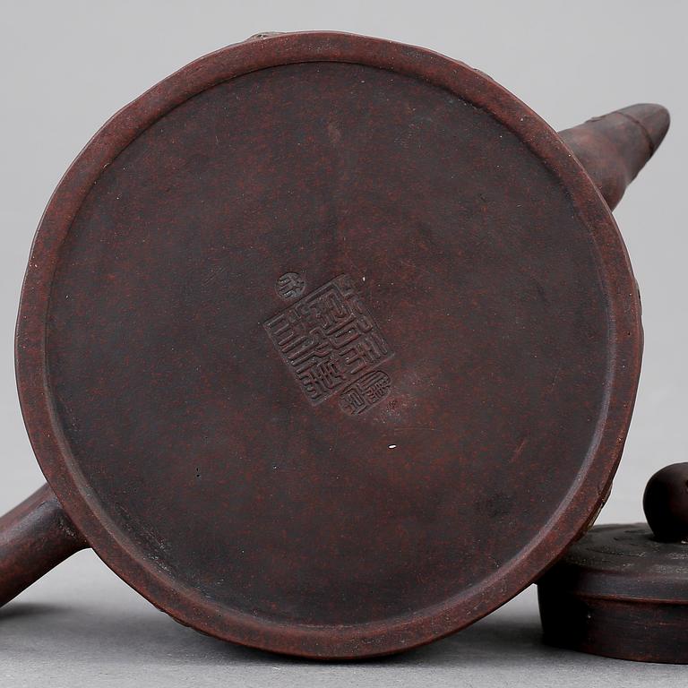 TEKANNA, yixing (lergods), Kina, 1900-talets första hälft.