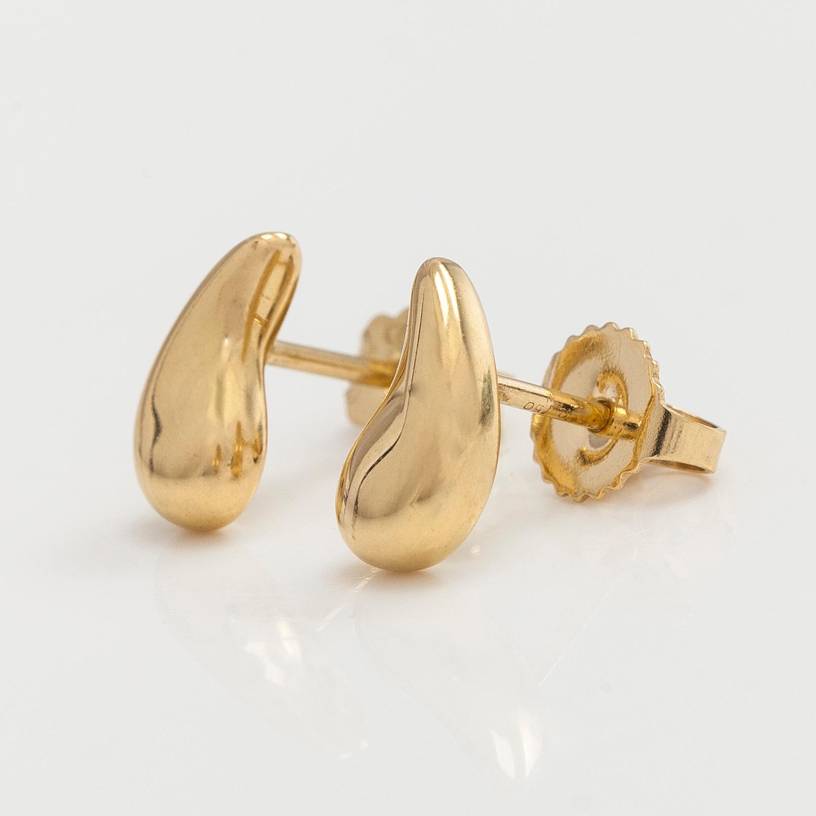 Tiffany & Co, Elsa Peretti, a pair of 18K gold "Teardrop" earrings.