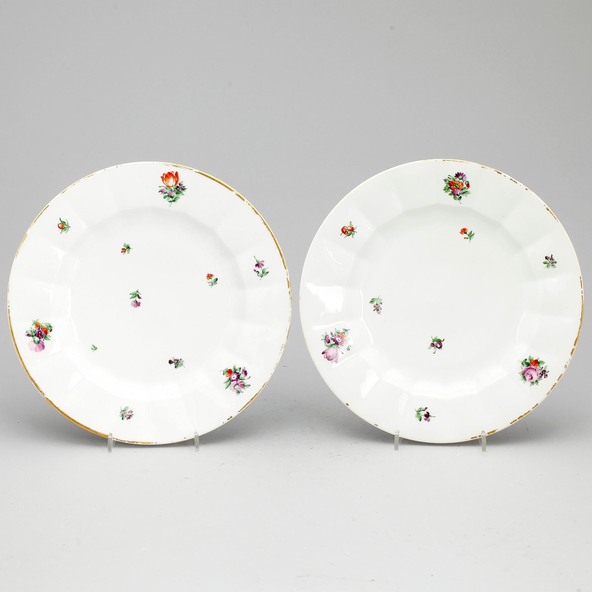 TALLRIKAR, 2 st, porslin, Kunglig dansk, 1800-talets andra hälft.
