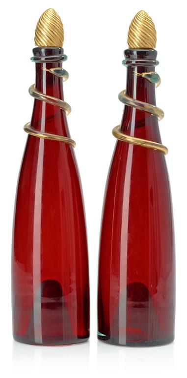 A pair of red glass bottles, first half of 19th Century, presumably Zechlin, Preussen.