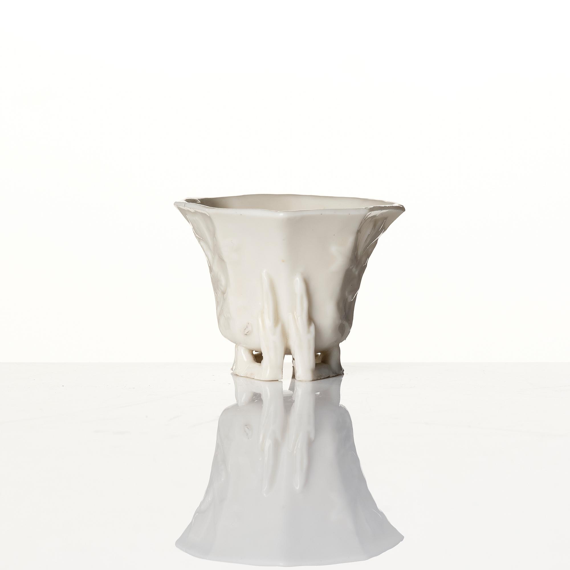 A lacquer tea box and a blanc de chine cup, Qing dynasty 18/19th century.