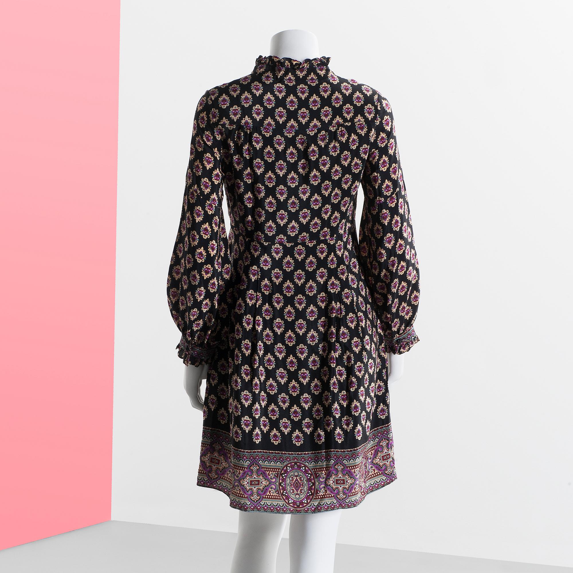 DRESS in silk by Anna Sui.