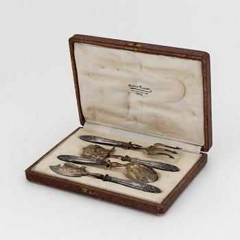 A set of French parcel-gilt silver dessert cutlery, Paris, second half of the 19th century (4 pieces).