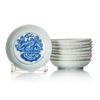 1041. A set of nine blue and white kraak dishes, Ming dynasty, Wanli (1572-1620).