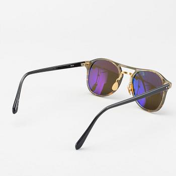 Sunglasses by LINDA FARROW LUXE.