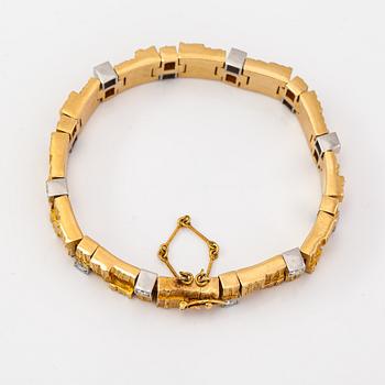 Björn Weckström, "Caroline", An 18K gold bracelet with diamonds ca. 1.20 ct in total. Lapponia 1984.