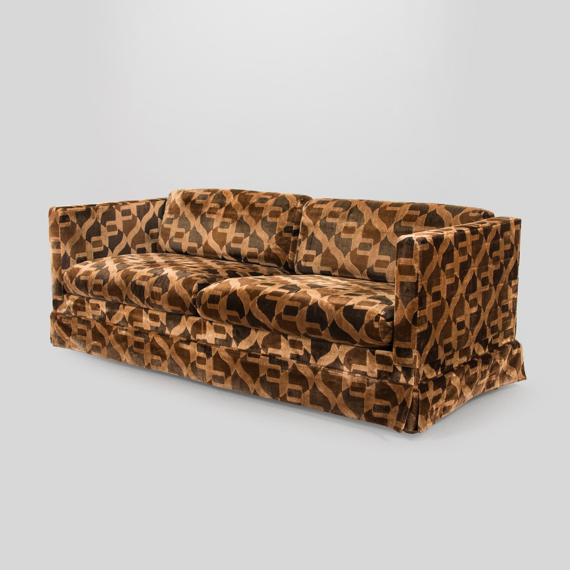 A 1970s sofa for Skanno, according to given information.