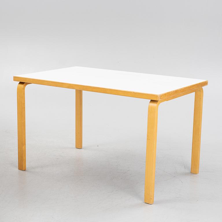 Alvar Aalto, matbord, modellnr 95 samt 81b, Artek, Finland (3 delar).