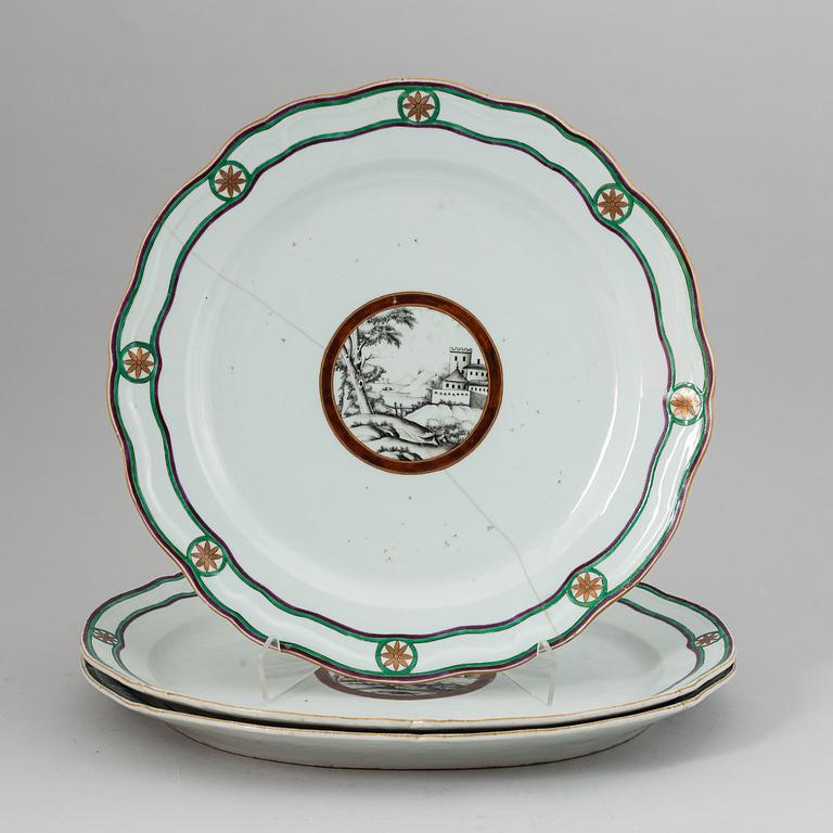 Three famille rose dishes, Qing dynasty, Qianlong (1736-95).